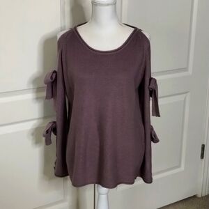 Listicle lavender purple open bow sleeve sweater size medium crew neck
